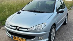 Grijs Gebruikt 2007 Peugeot 206 Forever Hatchback | € 1.499 (Eerlijke prijs)