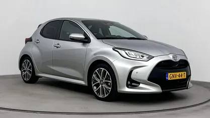 Occasion Toyota Yaris Hybrid Executive 131 PK (96 kW) 2024 Grijs Hatchback