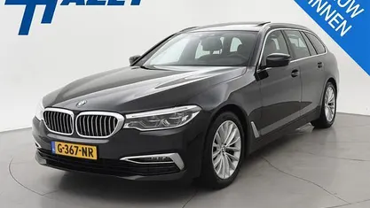 Zwart (metallic) Gebruikt 2019 BMW 520 Luxury Line Stationwagen | € 28.900 (Eerlijke prijs)