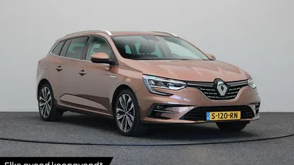 Bruin Occasion 2023 Renault Mégane IV Intens Stationwagen | € 18.940 (Eerlijke prijs)