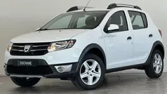 Blanc glacier (369) Gebruikt 2015 Dacia Sandero Lauréate Hatchback | € 7.925 (Eerlijke prijs)