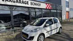 Wit Gebruikt 2014 Peugeot 107 Active Hatchback | € 4.950 (Eerlijke prijs)