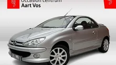 Grijs Gebruikt 2001 Peugeot 206 CC Cabriolet | € 2.495 (Eerlijke prijs)