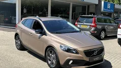 Bruin Gebruikt 2013 Volvo V40 CC Summum Stationwagen | € 17.450 (Eerlijke prijs)