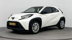Wit Gebruikt 2023 Toyota Aygo Play Hatchback | € 16.980 (Eerlijke prijs)