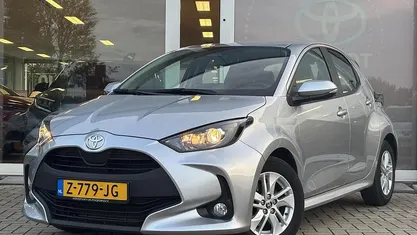 Grijs Occasion 2024 Toyota Yaris Hybrid Active Hatchback | € 23.400 (Eerlijke prijs)