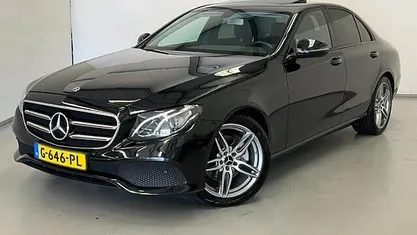 Zwart, metallic lak Gebruikt 2019 Mercedes E220 AMG Sedan | € 23.850 (Goede deal)