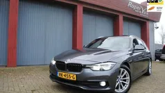 Grijs, metallic lak Gebruikt 2017 BMW 320 Executive Stationwagen | € 18.450 (Eerlijke prijs)