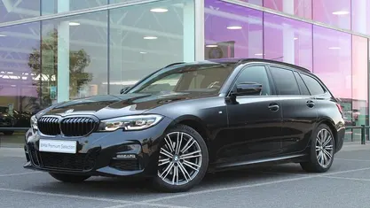 Zwart Gebruikt 2022 BMW 320 Executive Stationwagen | € 36.450 (Eerlijke prijs)