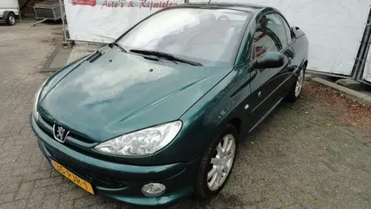 Groen Gebruikt 2003 Peugeot 206 CC Roland Garros Cabriolet | € 1.500 (Eerlijke prijs)