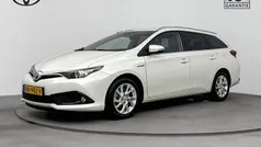 Wit Gebruikt 2017 Toyota Auris Hybrid Stationwagen | € 15.495 (Eerlijke prijs)