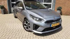 Grijs, metallic lak Gebruikt 2021 Kia Ceed Sportswagon Platinum Stationwagen | € 22.450 (Eerlijke prijs)