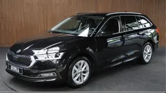 Zwart, metallic lak Gebruikt 2022 Skoda Octavia Stationwagen | € 23.750 (Goede deal)