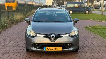 Grijs (metallic) Occasion 2014 Renault Clio GrandTour Expression Stationwagen | € 3.985 (Eerlijke prijs)