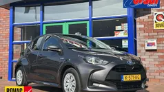 Grijs Gebruikt 2021 Toyota Yaris Hybrid Active Hatchback | € 19.995 (Eerlijke prijs)