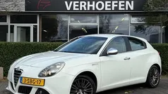 Wit Gebruikt 2013 Alfa Romeo Giulietta Distinctive Hatchback | € 6.450 (Eerlijke prijs)