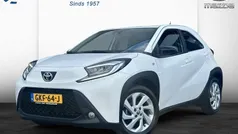 Wit Gebruikt 2023 Toyota Aygo Active Hatchback | € 18.245 (Eerlijke prijs)