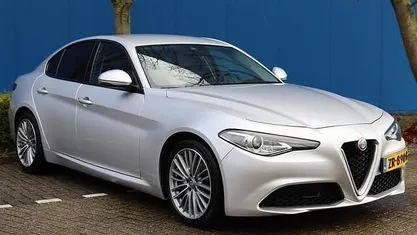 Grijs Occasion 2017 Alfa Romeo Giulia Super Sedan | € 24.995 (Eerlijke prijs)