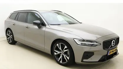Grijs (metallic) Occasion 2020 Volvo V60 R-Design Stationwagen | € 25.800 (Eerlijke prijs)