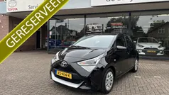 Zwart Gebruikt 2019 Toyota Aygo X-play Hatchback | € 10.900 (Eerlijke prijs)