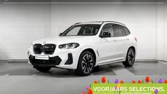 Mineralweiss metallic (wit metallic) Gebruikt 2023 BMW iX3 Executive SUV | € 46.899 (Goede deal)