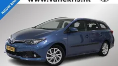 Blauw, metallic lak Gebruikt 2017 Toyota Auris Touring Sports Stationwagen | € 17.999 (Eerlijke prijs)
