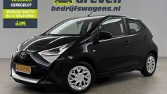 Zwart, metallic lak Gebruikt 2019 Toyota Aygo X-play Hatchback | € 8.800 (Eerlijke prijs)