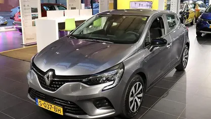 Grijs Occasion 2022 Renault Clio V Equilibre Hatchback | € 15.400 (Eerlijke prijs)