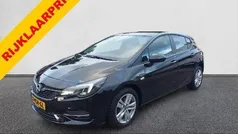 Zwart, metallic lak Gebruikt 2021 Opel Astra Business Hatchback | € 18.888 (Eerlijke prijs)
