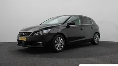 Zwart Gebruikt 2021 Peugeot 308 Premium Hatchback | € 17.695 (Eerlijke prijs)