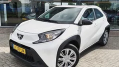 Wit Gebruikt 2022 Toyota Aygo Play Hatchback | € 14.750 (Eerlijke prijs)