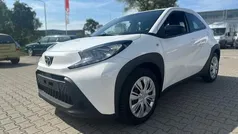 Wit Gebruikt 2024 Toyota Aygo Play Hatchback | € 16.795 (Eerlijke prijs)