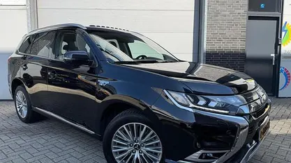 Zwart Gebruikt 2021 Mitsubishi Outlander Intense+ SUV | € 17.950 (Super prijs)