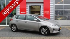 Bruin Gebruikt 2014 Toyota Auris Hatchback | € 10.900 (Goede deal)