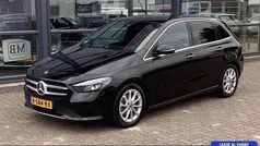Zwart Gebruikt 2020 Mercedes B180 Premium MPV | € 19.950 (Eerlijke prijs)