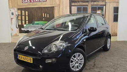 Zwart Gebruikt 2016 Fiat Punto Evo Lounge Hatchback | € 5.750 (Eerlijke prijs)