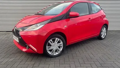 Occasion Toyota Aygo X-play 69 PK (50 kW) 2015 Rood Hatchback