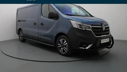 Blauw metallic Gebruikt 2024 Renault Trafic MPV | € 35.240 (Eerlijke prijs)