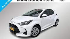 Wit Gebruikt 2022 Toyota Yaris Hybrid Active Hatchback | € 20.900 (Eerlijke prijs)