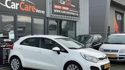 Wit Gebruikt 2013 Kia Rio Comfort Hatchback | € 5.950 (Eerlijke prijs)
