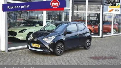 Zwart Gebruikt 2019 Toyota Aygo X-play Hatchback | € 9.443 (Eerlijke prijs)