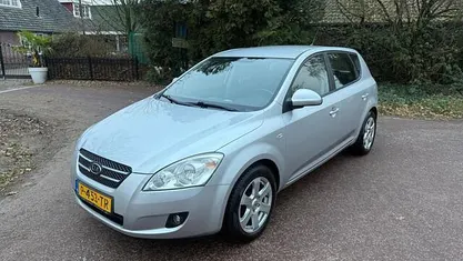 Gebruikt 2007 Kia Ceed Hatchback | € 1.749 (Eerlijke prijs)