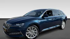Blauw Gebruikt 2022 Skoda Superb LAURIN & KLEMENT Stationwagen | € 31.430 (Eerlijke prijs)