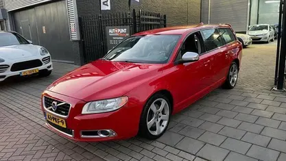 Occasion Volvo V70 R-Design 163 PK (119 kW) 2011 Rood, metallic lak Stationwagen