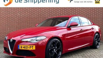 Rood Occasion 2019 Alfa Romeo Giulia Super Sedan | € 26.950 (Super prijs)