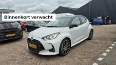 Grijs Gebruikt 2023 Toyota Yaris Hybrid Sport Hatchback | € 27.445 (Eerlijke prijs)