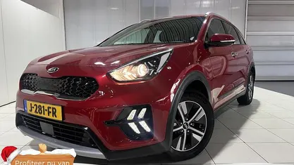 (cr5) runway red m Gebruikt 2020 Kia Niro SUV | € 19.950 (Eerlijke prijs)