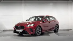 Fire rot metallic (rood metallic) Gebruikt 2025 BMW 120 M Sport Hatchback | € 35.900 (Eerlijke prijs)