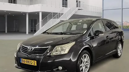 Zwart (metallic) Occasion 2011 Toyota Avensis Business Edition Stationwagen | € 8.645 (Eerlijke prijs)