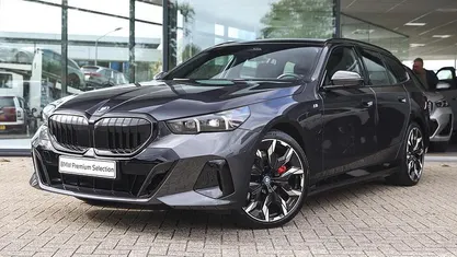 Gebruikt 2025 BMW 550e M Sport Stationwagen | € 89.750 (Eerlijke prijs)